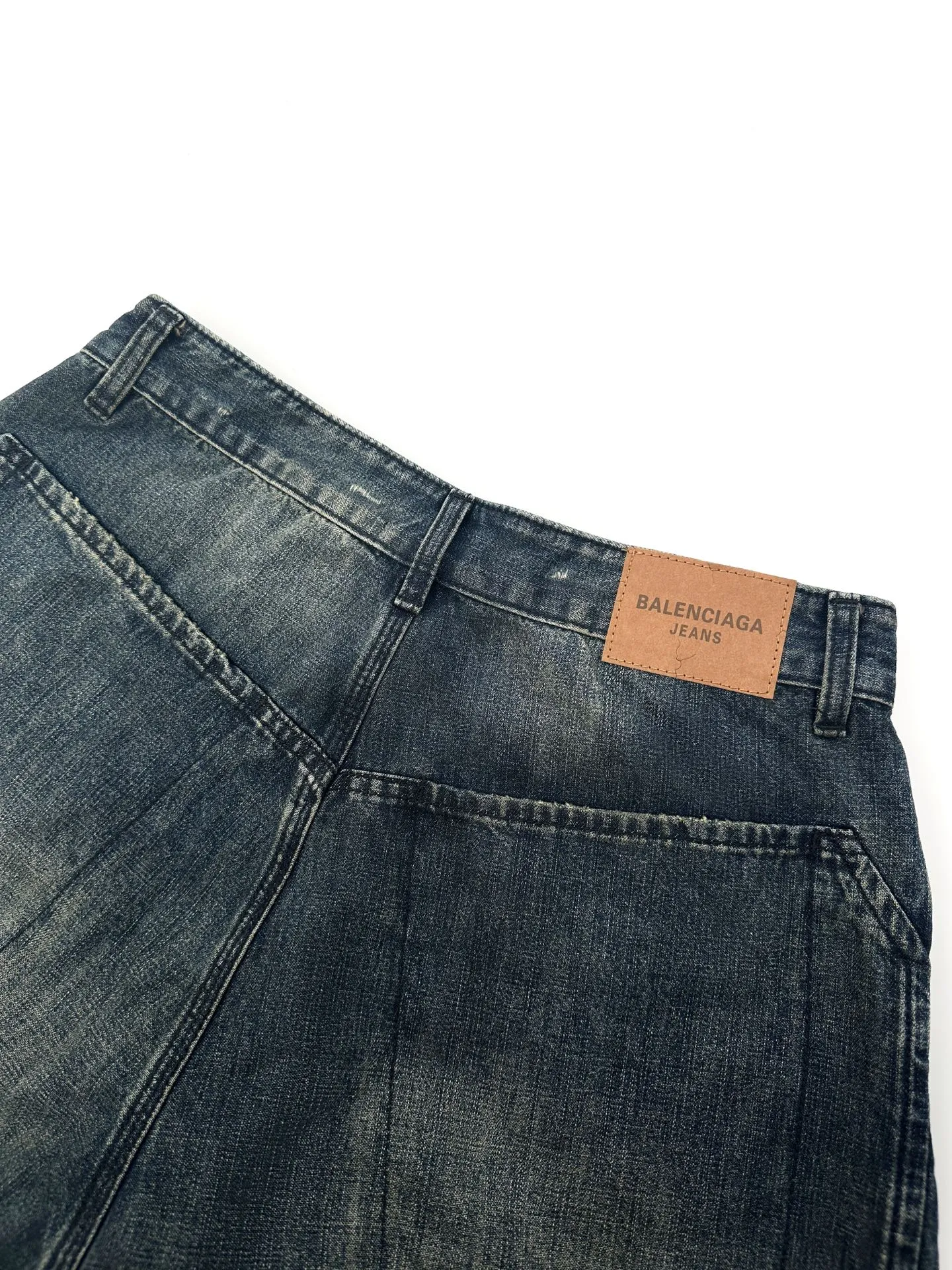 Balenciaga Breathable Gothic Denim Balenciaga Jeans 1: Gothic Denim 2: 3: ➕ 4: 5: ： 1:1 BLCG 1:1 BLCG 1:1 BLCG 1:1 BLCG Cowhide Leather 1:1 BLCG ： Size： S M L XL ： BB 769